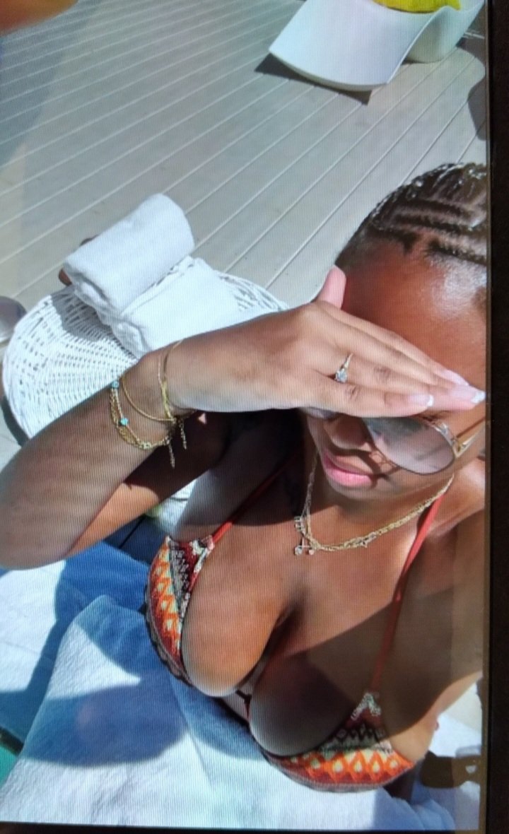 Random chicks 11 #P1cKtF8k