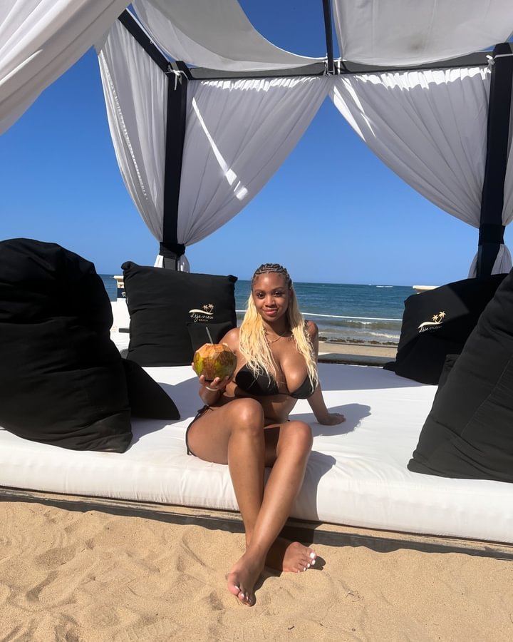 Random chicks 11 #fH4qYG26