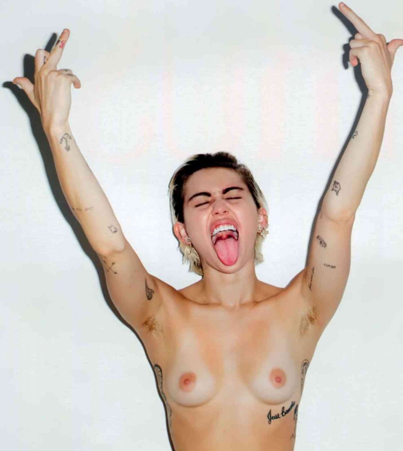 miley-cyrus-nude #3FnSm08k
