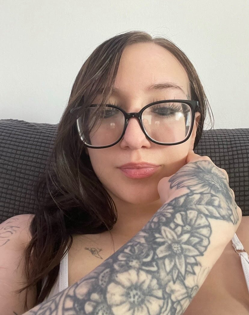 Tiny white chick give unbelievable head to bbc #RMIaxPrl
