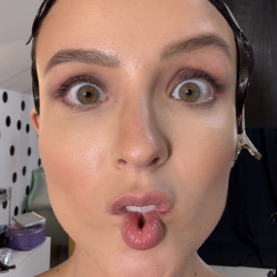 Que rostinho perfeito… Larissa Manoela #Xuux1Vrg