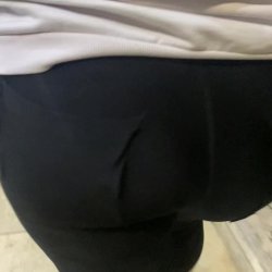 Recebi esse flagra dessa rabuda de leggin no shopping #XgBI0TyG