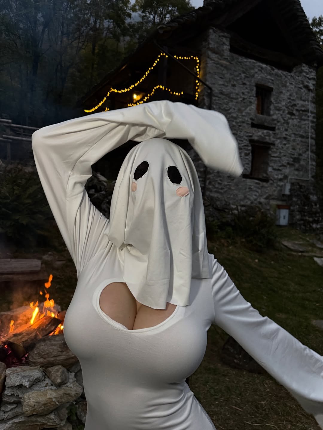 MARTINA VISMARA Halloween costume hot #0LTg0dco