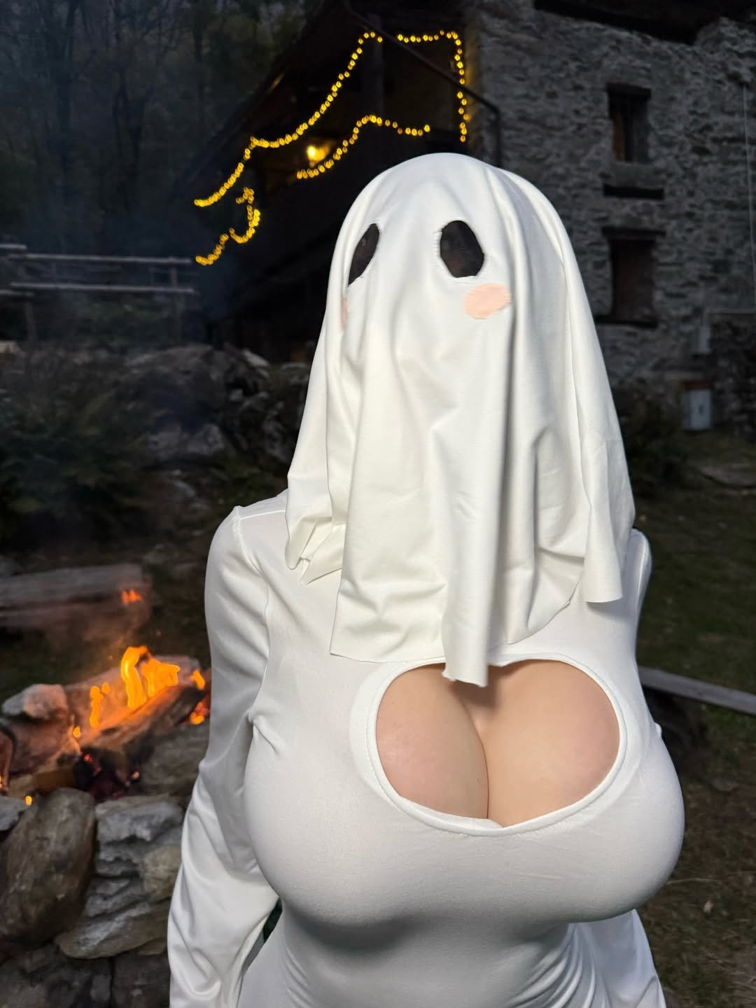 MARTINA VISMARA Halloween costume hot #2uA2Md2U