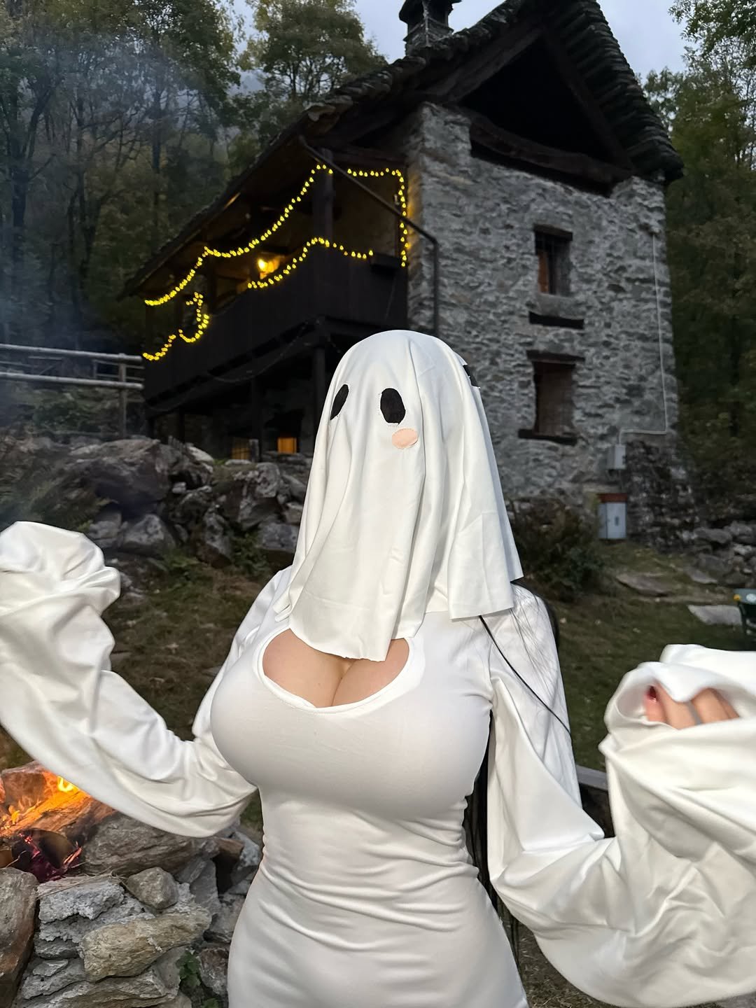 MARTINA VISMARA Halloween costume hot #Ry0iES0G