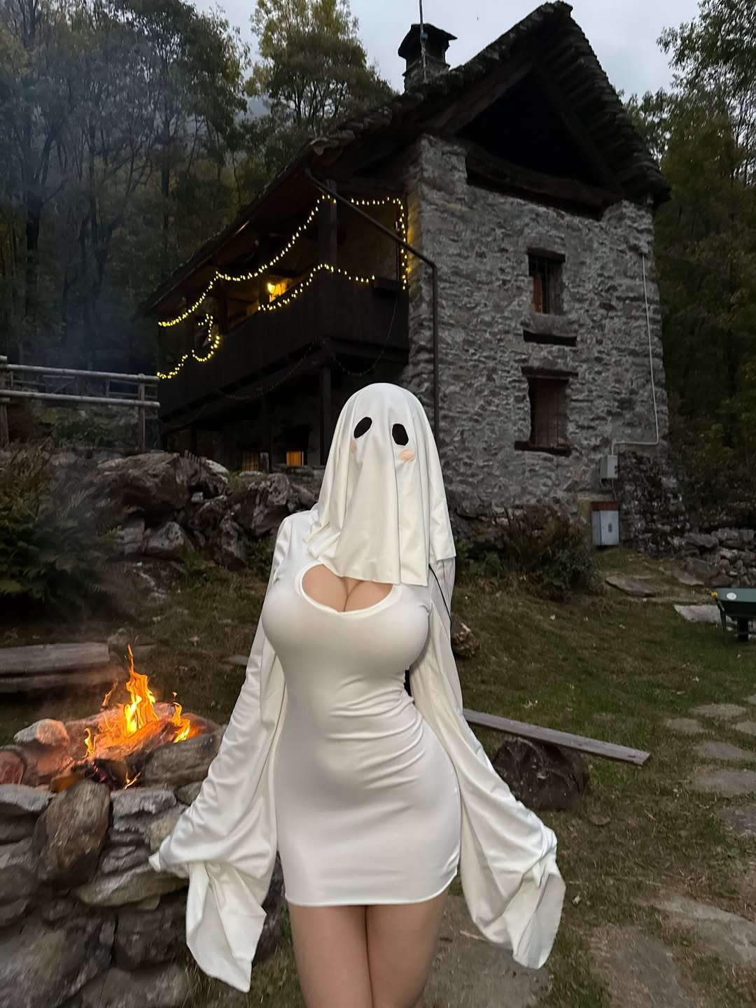 MARTINA VISMARA Halloween costume hot #rBxFCokU