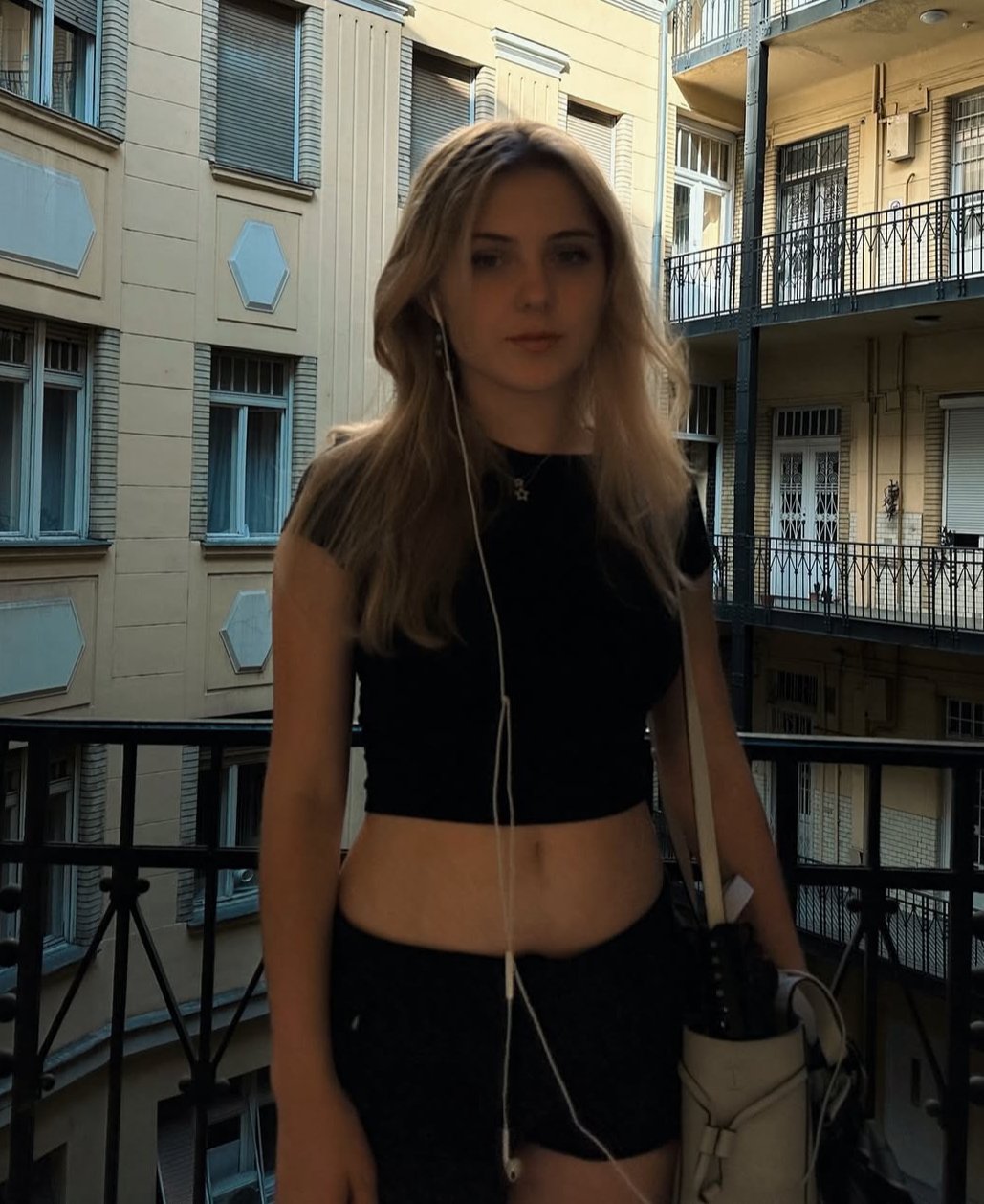 cum slut ari only likes it raw #UgziSAUO