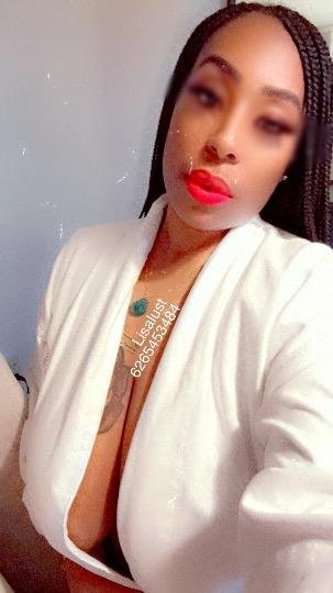 SUPER THICK BIG ASS BOOTY EBONY MILF MOM. I love mature mothers #M9waLEKv